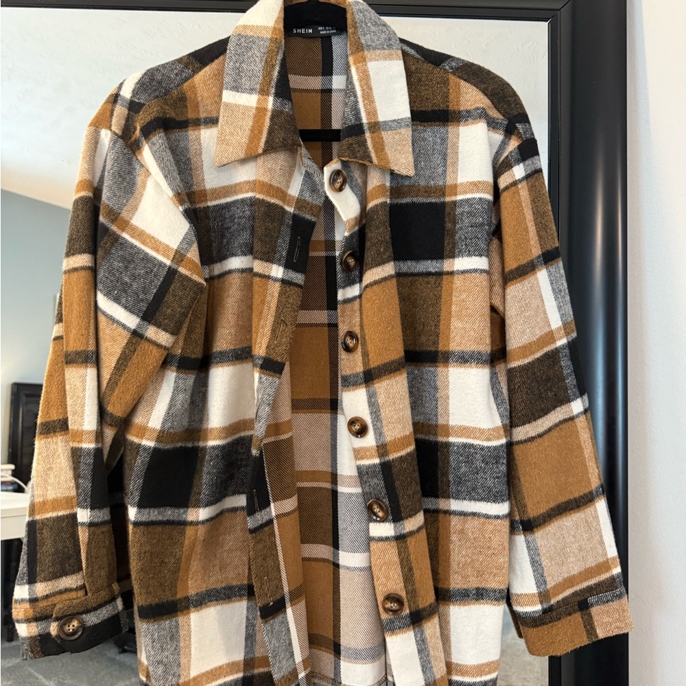 SHEIN Checkered Button-Up Shirt in Plaid Brown and Black